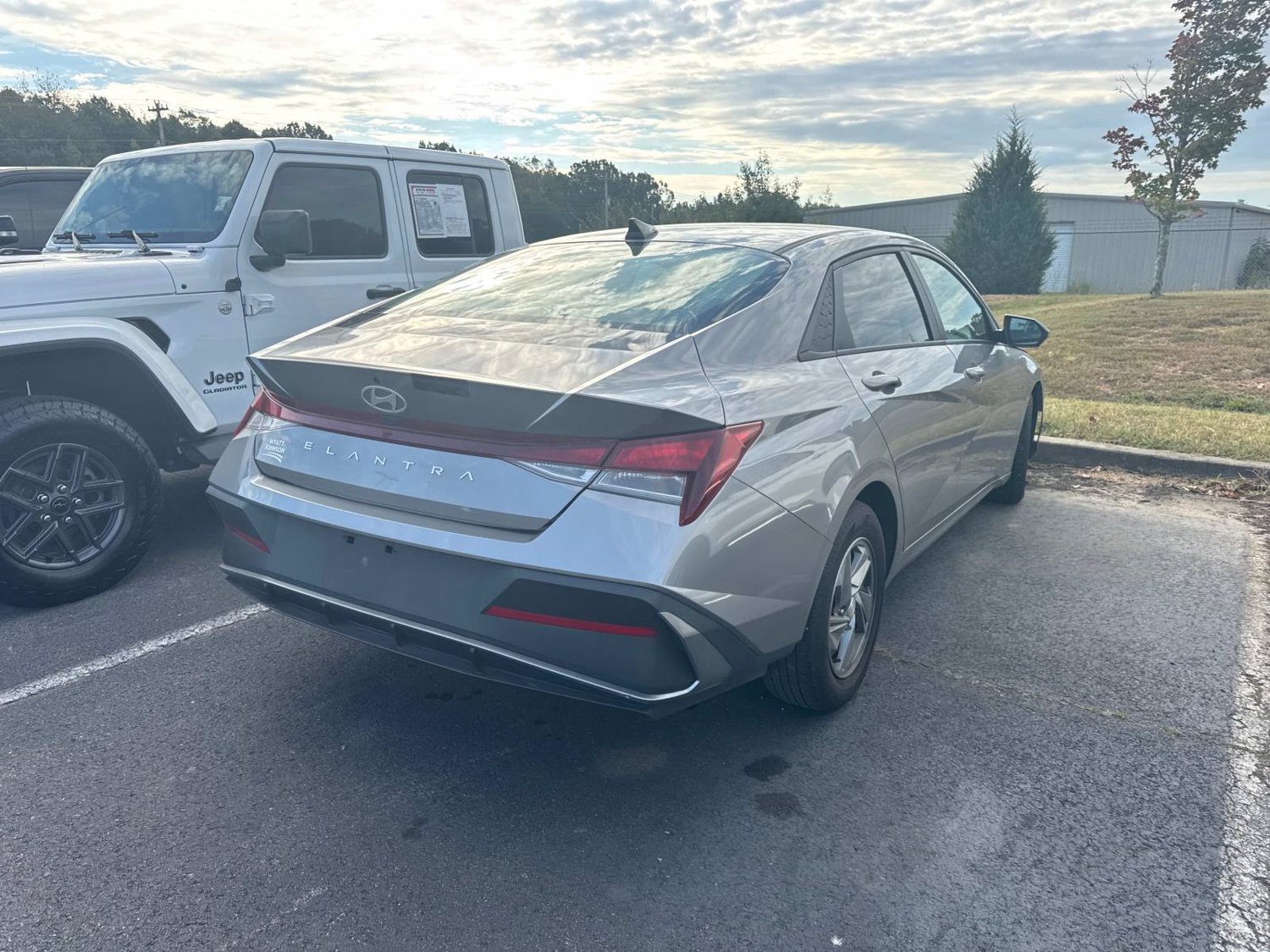 Used 2024 Hyundai Elantra SE FWD image 14