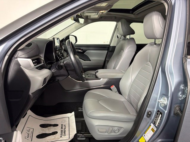 Used 2020 Toyota Highlander XLE AWD/4WD image 15