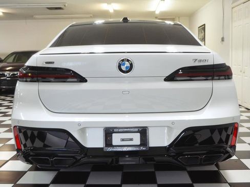 Used 2024 BMW 760i xDrive w/ Premium Package 2 AWD/4WD image 8