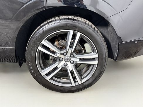 Used 2019 Volvo XC60 T5 Momentum w/ Multimedia Package AWD/4WD image 30
