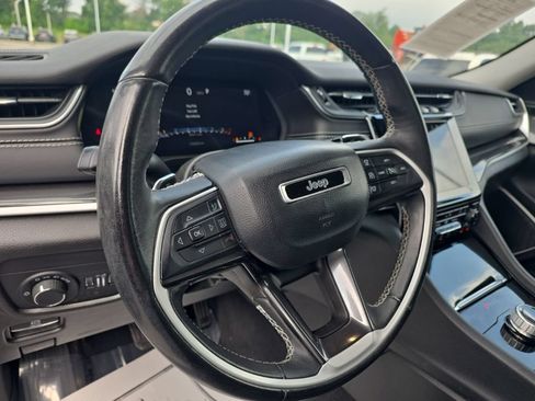 Used 2022 Jeep Grand Cherokee Laredo w/ Luxury Tech Group I AWD/4WD image 9