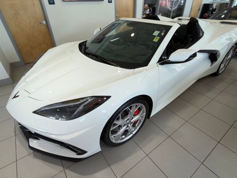 Used 2021 Chevrolet Corvette Stingray Premium Conv w/ Z51 Performance Package RWD image 3