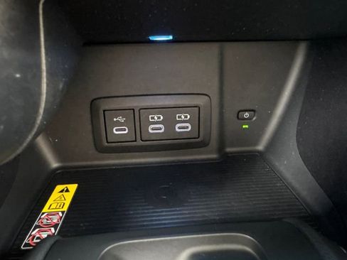 Used 2024 Toyota Venza LE image 35