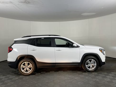 Used 2023 GMC Terrain SLE w/ Driver Convenience Package image 5