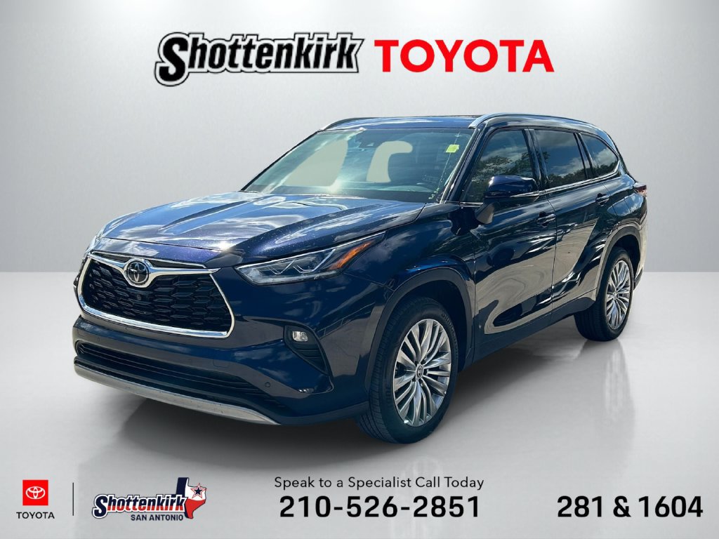Used 2024 Toyota Highlander Platinum FWD image 1