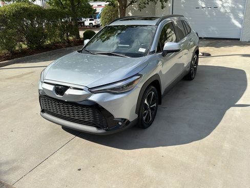 Used 2024 Toyota Corolla Cross AWD Hybrid w/ Convenience Package image 5