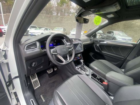 Certified 2023 Volkswagen Tiguan SE R-Line AWD/4WD image 17