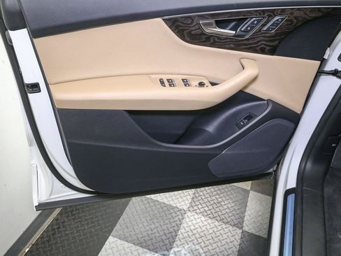 Used 2023 Audi Q8 Premium w/ Convenience Package AWD/4WD image 40