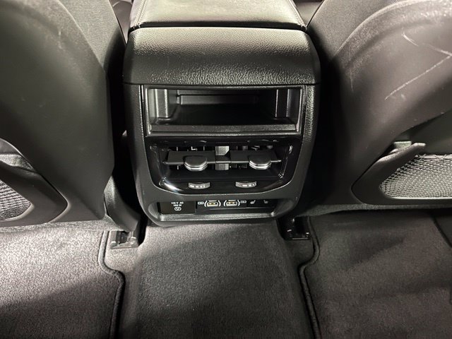 Used 2025 Jeep Grand Cherokee Limited AWD/4WD image 40