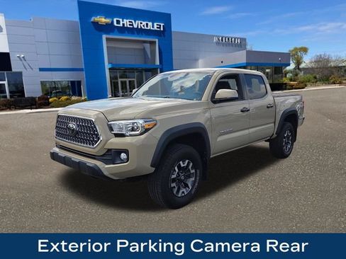 Used 2019 Toyota Tacoma TRD Off-Road AWD/4WD image 3