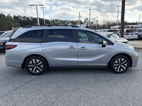 New 2026 Honda Odyssey EX-L image 10