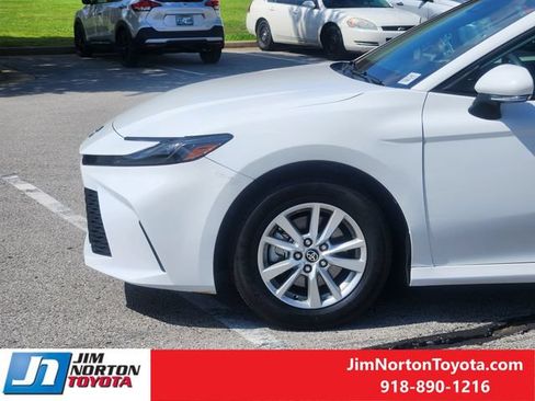 Used 2025 Toyota Camry LE FWD image 8