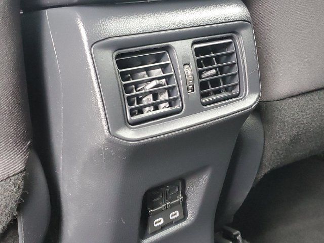 Used 2025 Toyota RAV4 XLE AWD/4WD image 29