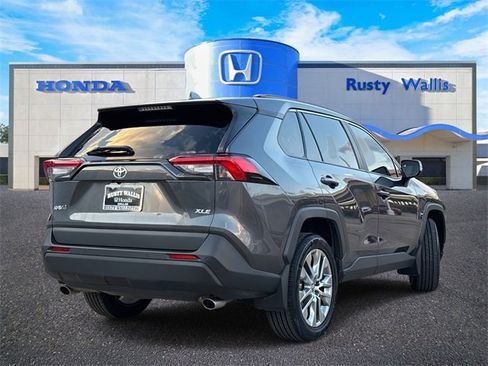 Used 2023 Toyota RAV4 XLE Premium image 2