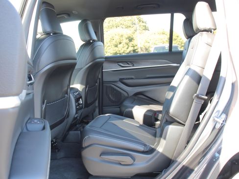 New 2025 Jeep Grand Cherokee L Limited image 24