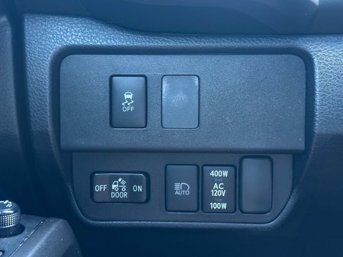 Used 2020 Toyota Tacoma TRD Off-Road w/ Technology Package image 36