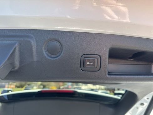 Used 2024 Chevrolet Equinox LT AWD/4WD image 6