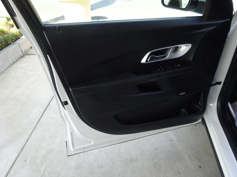 Certified 2017 Chevrolet Equinox Premier w/ Enhanced Convenience Package FWD image 25