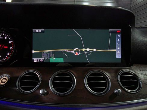 Used 2017 Mercedes-Benz E 400 4MATIC Wagon image 27