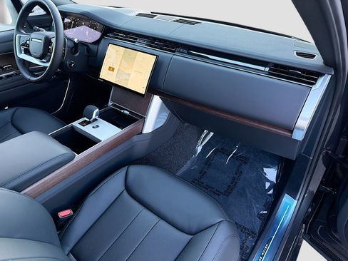 New 2026 Land Rover Range Rover Long Wheelbase SE AWD/4WD image 14