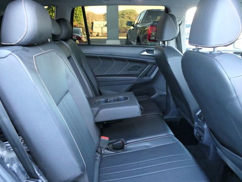 Used 2022 Volkswagen Tiguan SE image 24