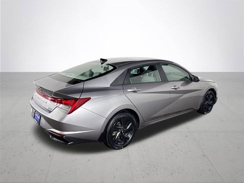Used 2022 Hyundai Elantra Blue image 6