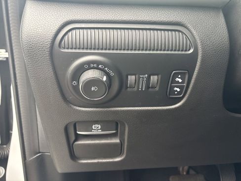 Used 2022 Jeep Wagoneer Series I AWD/4WD image 16