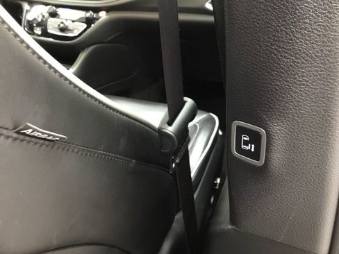 Used 2025 Chrysler Pacifica Limited image 40