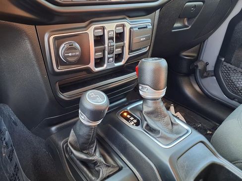 Used 2021 Jeep Wrangler Unlimited Sport image 9