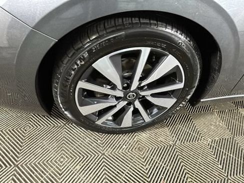 Used 2020 Nissan Sentra SV w/ SV Premium Package FWD image 9