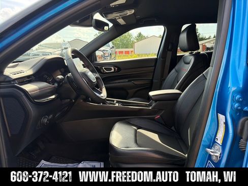 Used 2025 Jeep Compass Trailhawk AWD/4WD image 9