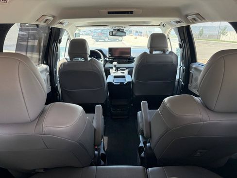 Used 2025 Toyota Sienna XLE w/ XLE Plus Package AWD/4WD image 6
