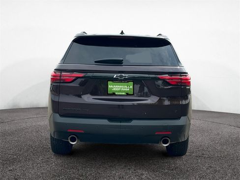 Used 2022 Chevrolet Traverse LT w/ LT Premium Package image 4