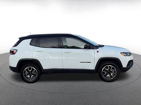 Used 2025 Jeep Compass Trailhawk AWD/4WD image 16