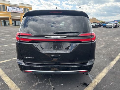 Used 2025 Chrysler Pacifica Select FWD image 6