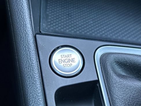 Used 2024 Volkswagen Jetta SE w/ Panoramic Sunroof Package image 25