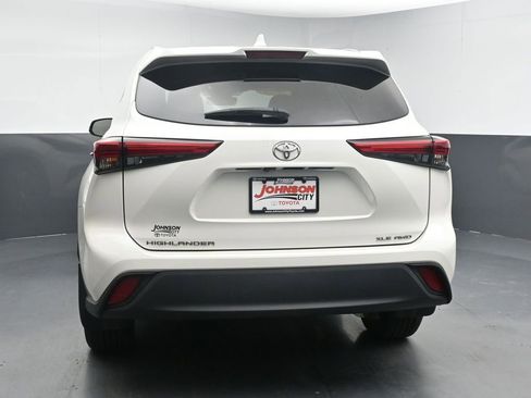 Used 2021 Toyota Highlander XLE AWD/4WD image 7