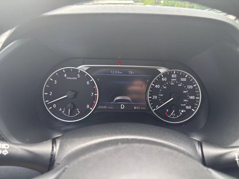 Used 2025 Nissan Sentra SV FWD image 35