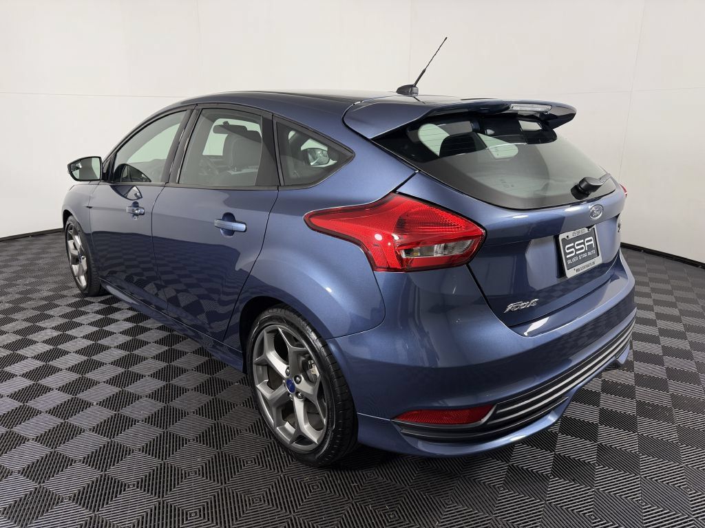 Used 2018 Ford Focus ST FWD image 4