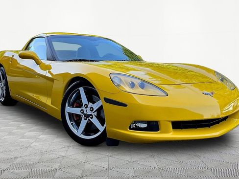 Used 2007 Chevrolet Corvette Coupe w/ Performance Package RWD image 3