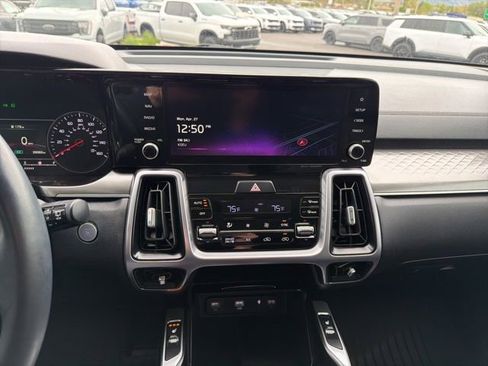 Certified 2023 Kia Sorento EX AWD/4WD image 15