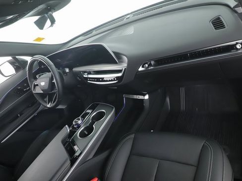 Used 2025 Cadillac Lyriq Luxury image 31