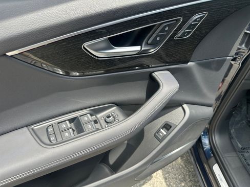 Used 2025 Audi Q7 3.0T Premium Plus AWD/4WD image 32