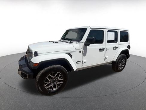 Used 2025 Jeep Wrangler Sahara AWD/4WD image 10