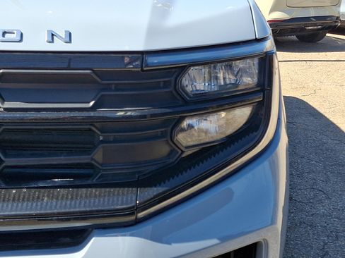 Used 2025 Ford Expedition Active AWD/4WD image 9