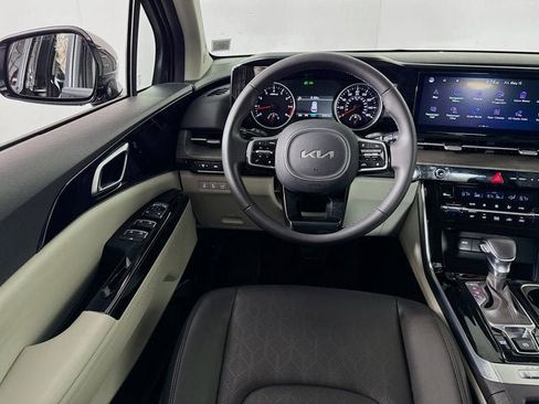 Used 2024 Kia Carnival EX FWD image 23