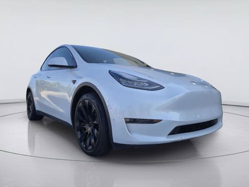 Used 2023 Tesla Model Y AWD image 7