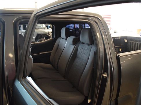 Used 2019 Toyota Tacoma TRD Sport w/ Technology Package image 56