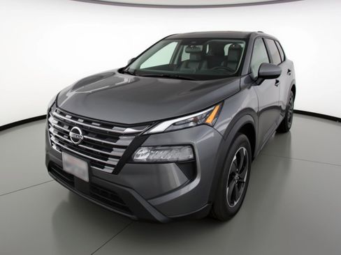 Used 2025 Nissan Rogue SV image 3