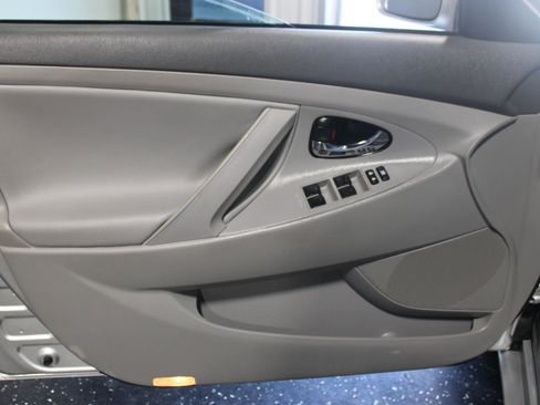 Used 2011 Toyota Camry LE w/ LE Extra-Value Pkg image 6